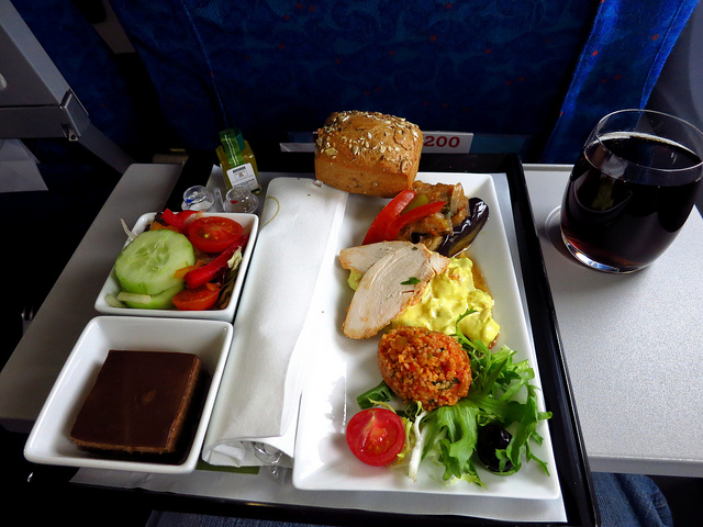 Hình ảnh soi bữa ăn của 5 hãng hàng không tốt nhất thế giới