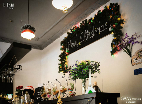Hình ảnh 3 quán cà phê ngắm Hà Nội rực rỡ đêm Giáng Sinh