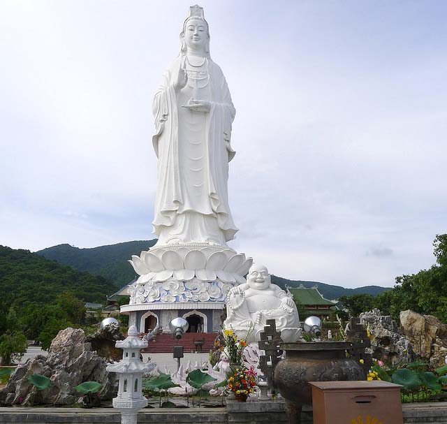 Hình ảnh du lịch Tết 2015 tham quan chùa tuyệt đẹp và linh thiêng