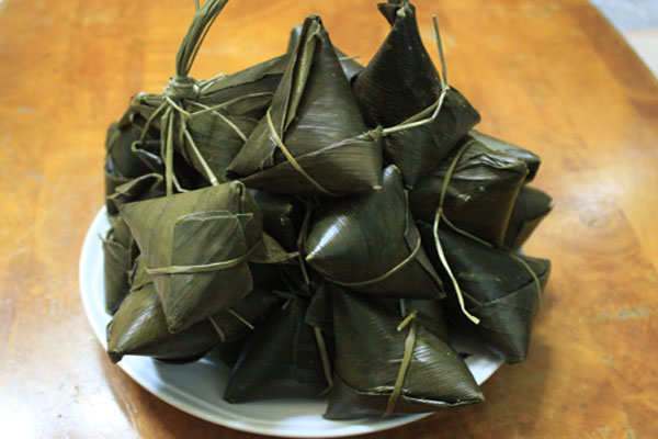 2 thủ tục bánh ú truyền thống cuội nguồn vừa thơm vừa ngon mang đến Tết Đoan Ngọ