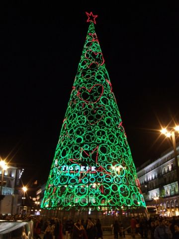 Cây thông Noel nổi tiếng ở Madrid - Tây Ban Nha