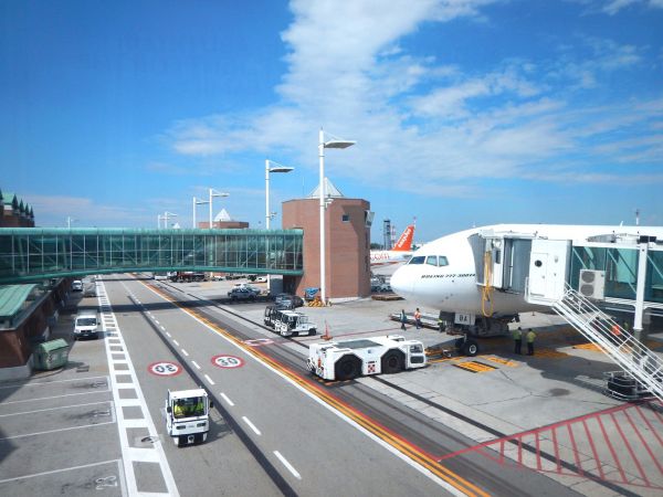 sân bay quốc tế Marco Polo