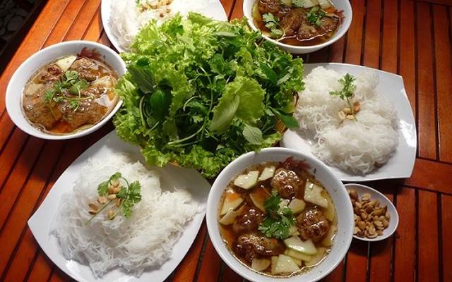 10 món ăn nổi tiếng nhất của Hà Nội - Bún chả