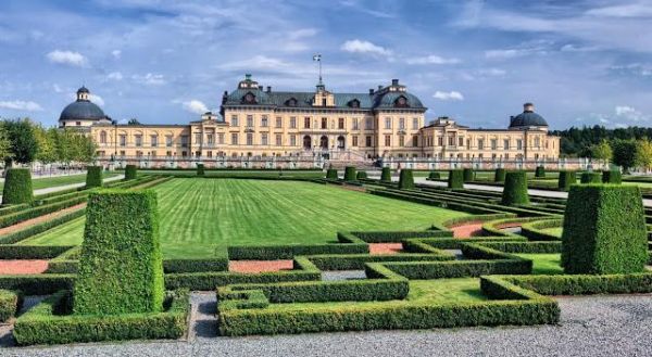 Cung điện hoàng gia Drottningholm