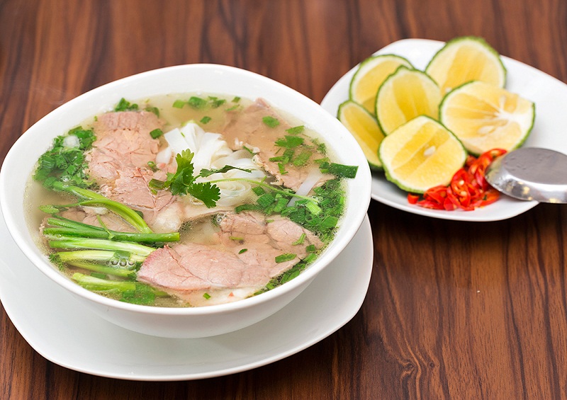 10 món ăn nổi tiếng nhất của Hà Nội - Phở