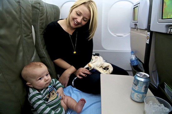 Trẻ em dưới 2 tuổi đi máy bay Vietnam Airlines