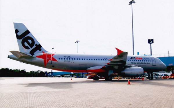 vé máy bay Vinh Sài Gòn Jetstar