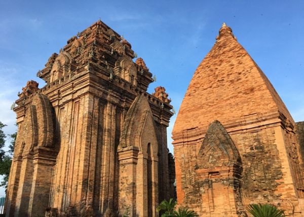 Tháp Bà Ponagar – Di tích nổi tiếng bạn nên ghé thăm khi đến Nha Trang