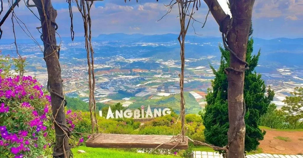 Núi Langbiang toàn cảnh đà lạt kể từ bên trên cao