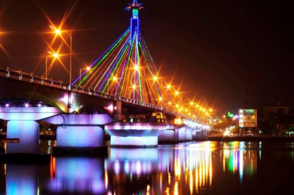 Cầu sông Hàn - điểm vui chơi buổi tối không thể bỏ qua