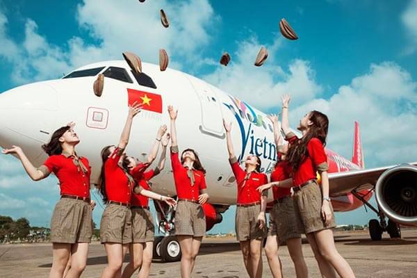 Đội ngũ tiếp viên trẻ trung xinh đẹp của vé máy bay Vietjet Air