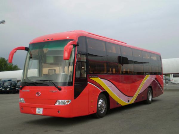 Di chuyển bằng xe bus từ Đà Nẵng đến Bà Nà là phương án tiết kiệm chi phí
