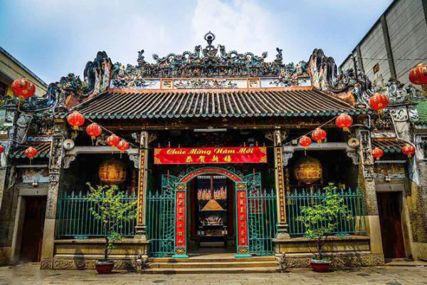 Đến chùa Thiên Hậu, bạn sẽ có cảm giác như đang ở Trung Quốc
