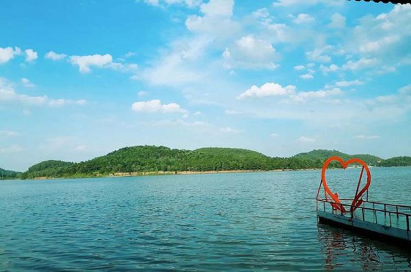 Hồ Đồng Quan TOP địa điểm đi chơi ở ngoại thành Hà Nội