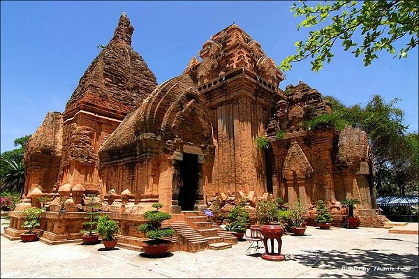 Tháp Bà Ponagar – Kiến trúc Chăm độc đáo tại Nha Trang