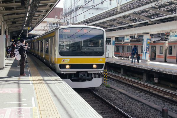 Tàu điện là phương tiện di chuyển phổ biến tại Nhật Bản