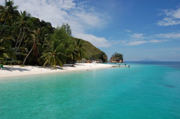 Cahaya Bulan - Một trong bãi biển hoang sơ và tốt nhất của Malaysia