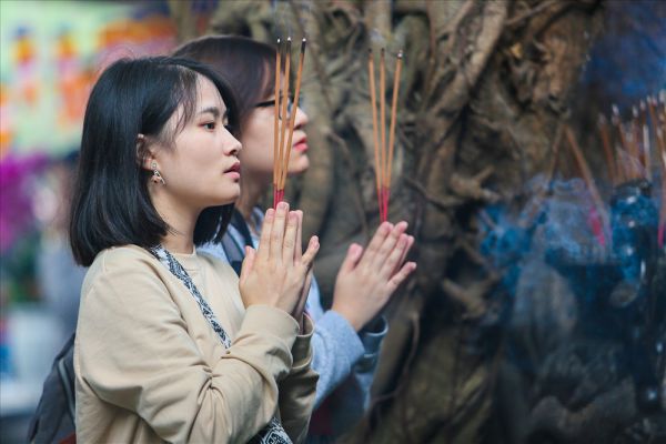 Đi chùa cũng là nét tín ngưỡng đẹp của người Việt mùa Vu Lan