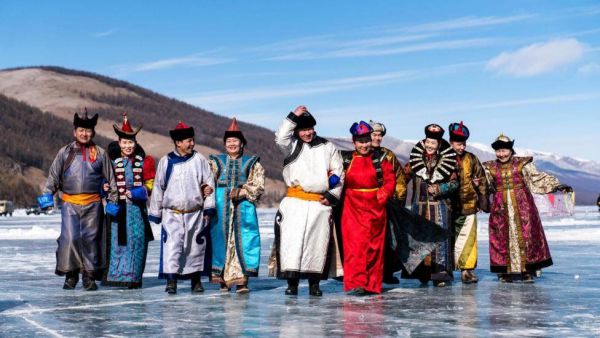 Người Mông Cổ có phong tục mặc áo trắng vào ngày Tết Âm Lịch