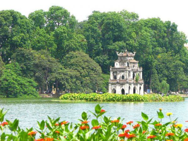 Bay từ Nha Trang ra Hà Nội tham quan Hồ Hoàn Kiếm