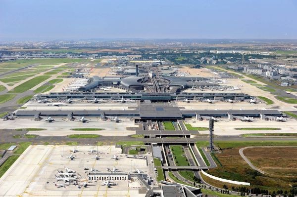 sân bay Charles de Gaulle (CDG)