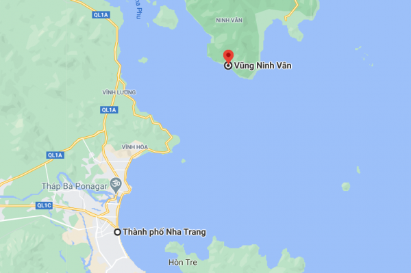 Vịnh Ninh Vân cách thành phố Nha Trang khoảng 60km