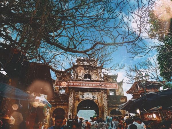 Cổng Tam Quan Chùa Hương