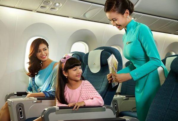 Trẻ em đi máy bay một mình hãng Vietnam Airlines