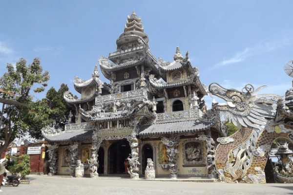 Nét kiến trúc độc đáo của chùa Linh Phước