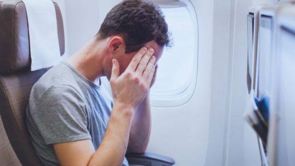 Say máy bay khiến bạn mệt mỏi, chóng mặt và buồn nôn
