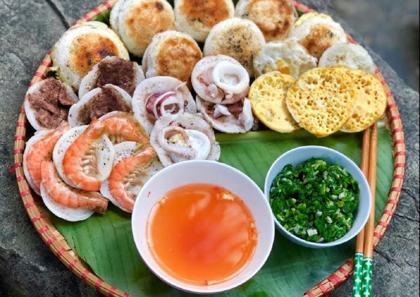 Bạn có thể tìm thấy món bánh căn ở bất cứ đâu tại Nha Trang