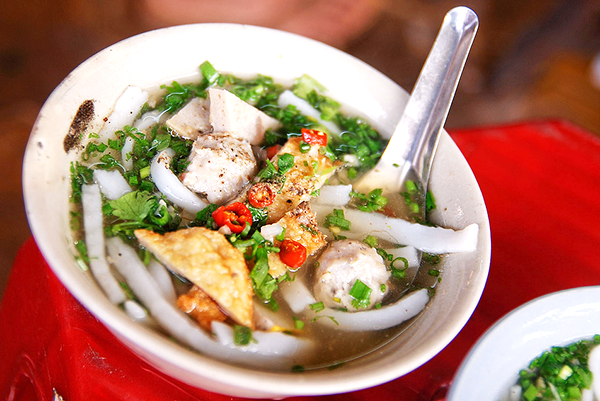 Du lịch Nha Trang tháng 3 đừng bỏ qua món bánh canh chả cá nhé!