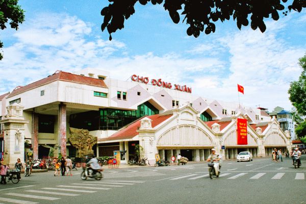 Chợ Đồng Xuân là một điểm du lịch Hà Nội không thể bỏ qua