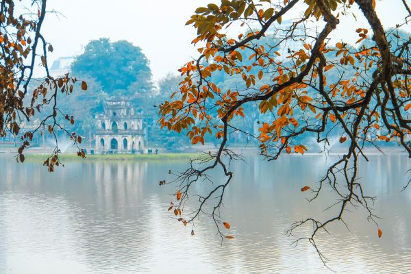 Phong cảnh lãng mạn của Hồ Gươm vào mùa thu