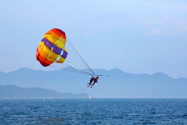 Thời tiết Nha Trang tháng 4 thích hợp cho các hoạt động vui chơi trên biển
