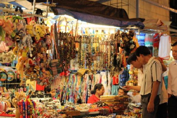 Du lịch tháng 4 đừng quên ghé Chợ đầm Nha Trang