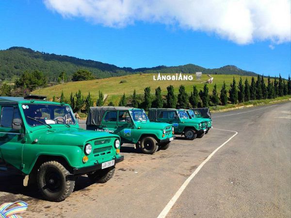 Du lịch Đà Lạt vào tháng 6? Đi xe jeep chinh phục đỉnh núi Lang Biang