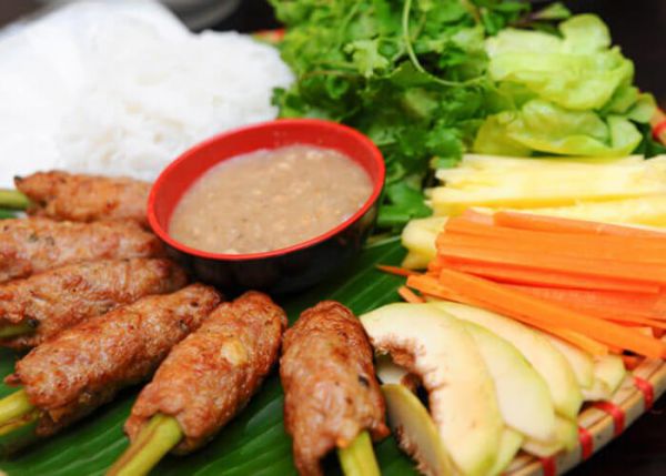 Món nem nướng Ninh Hoà là đặc sản Nha Trang thơm ngon được lòng du khách