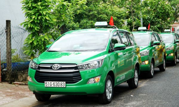 Taxi - Một phương tiện du lịch Côn Đảo được nhiều người lựa chọn đặc biệt
