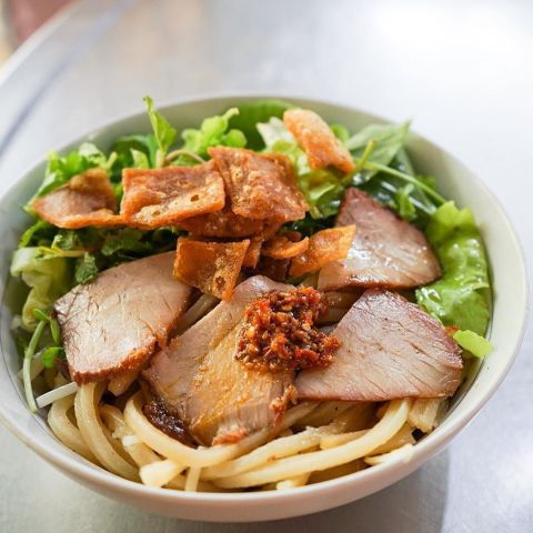 Cao lầu - một trong những món ăn phổ biến nhất của Việt Nam