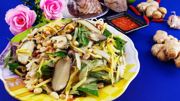 Gỏi ốc giác - Món ăn phổ biển của du lịch Phú Quý