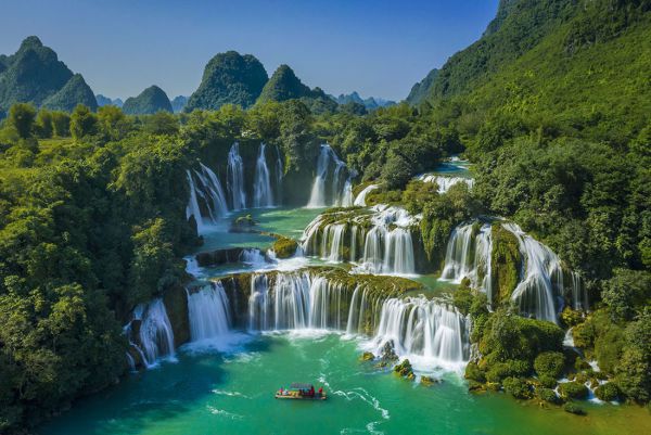 Thác Bản Giốc là một trong những thác nước nổi tiếng cả thế giới
