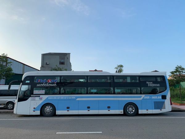 Xe khách - phương tiện di chuyển đến Đảo Phú Quý