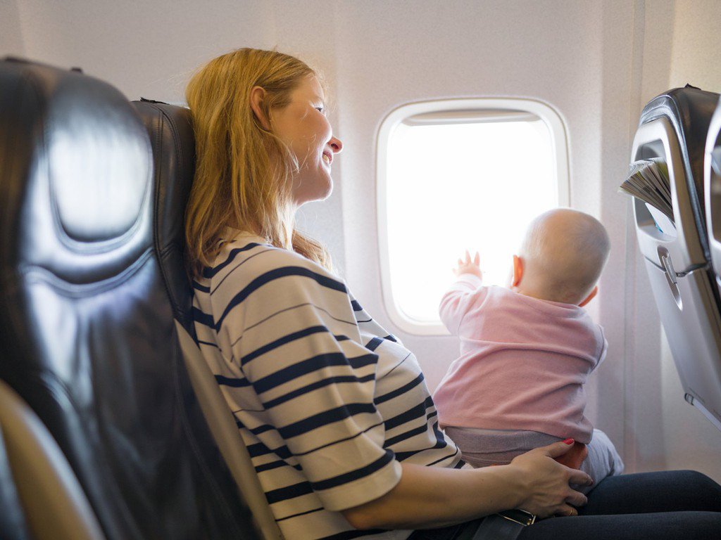 Du lịch bằng máy bay là phương tiện tốt nhất cho bé 