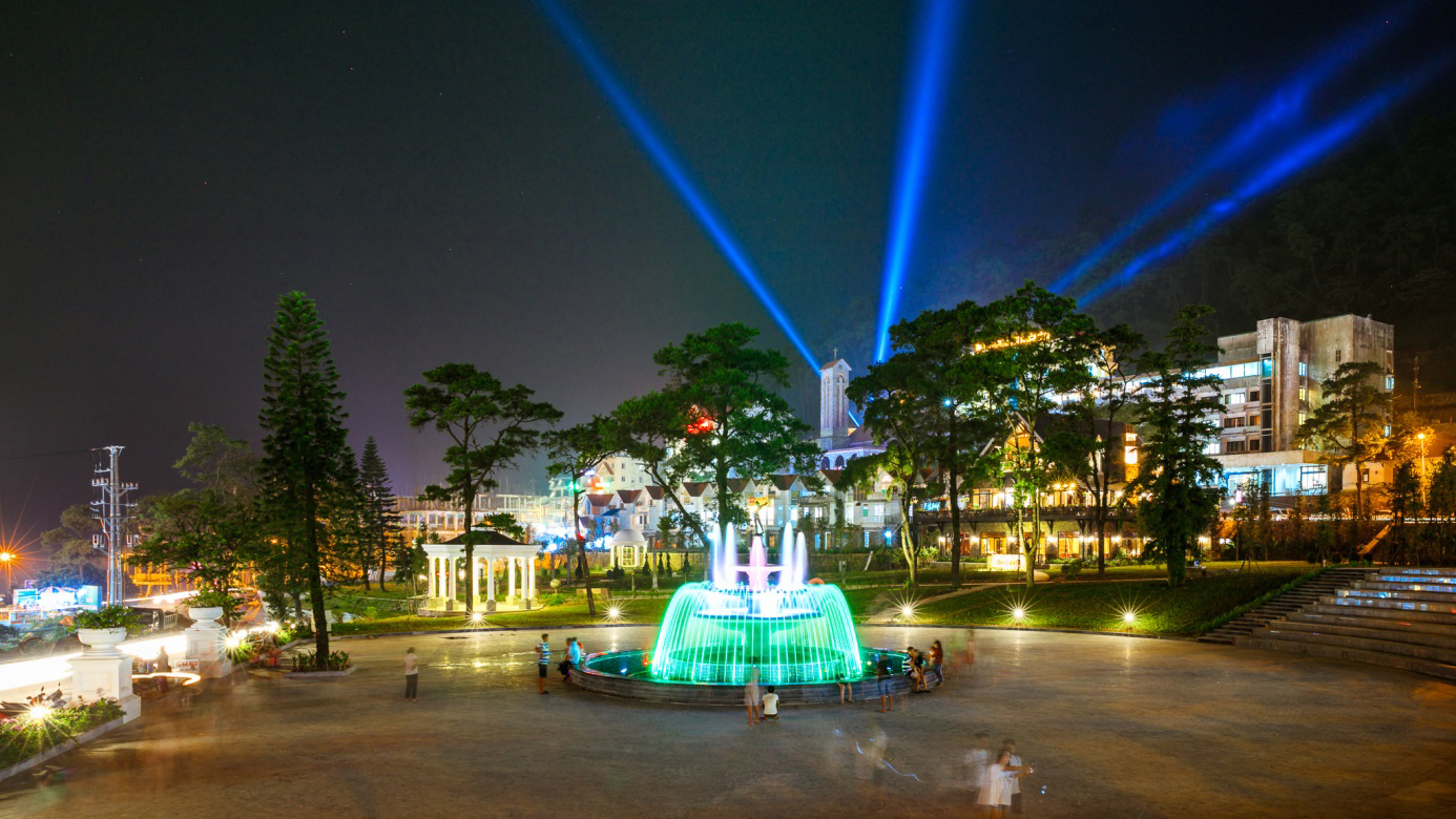 Quảng trường Tam Đảo về đêm