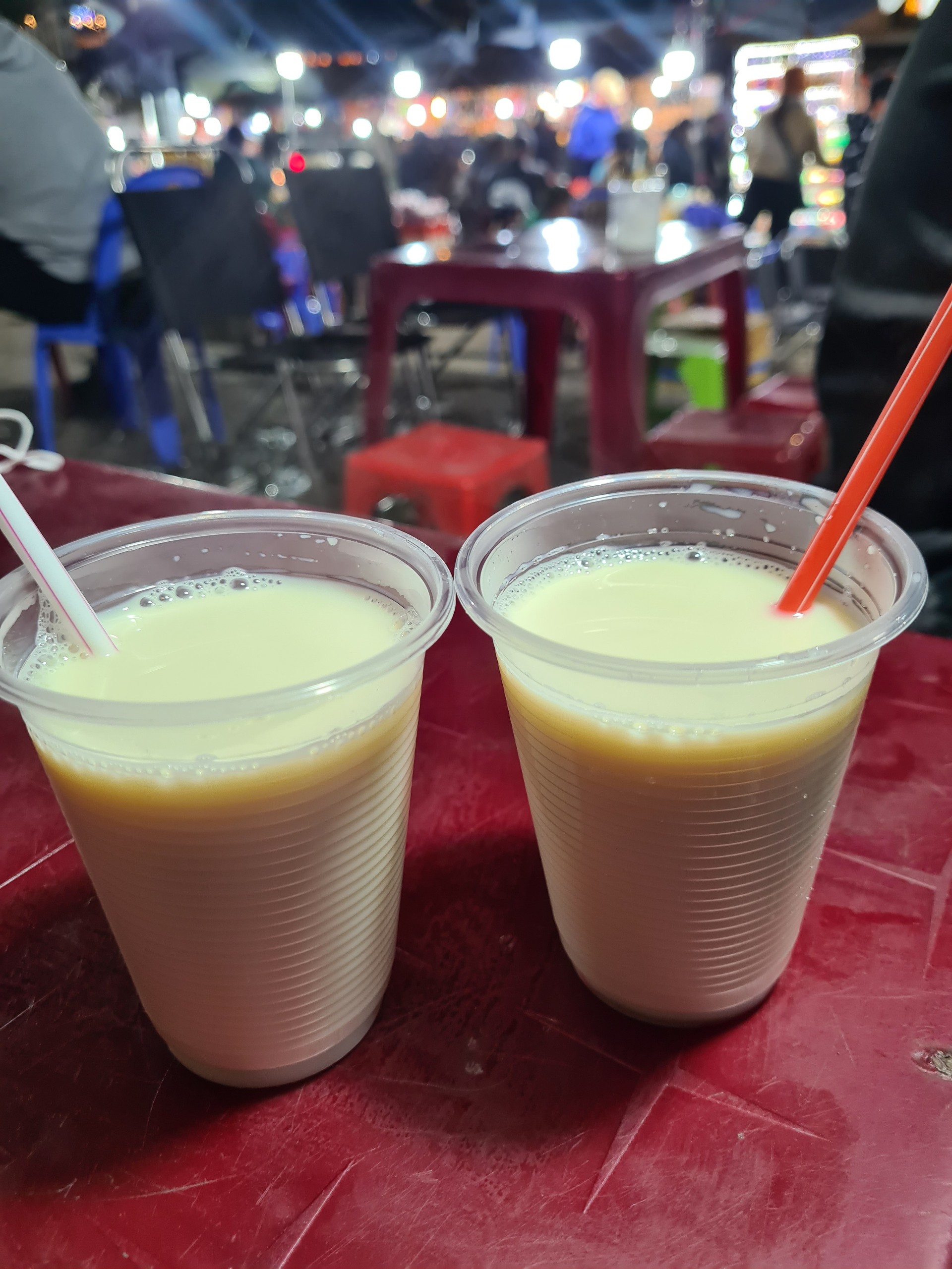 Sữa đậu nành nóng thơm ngon tại chợ đêm Đà Lạt 