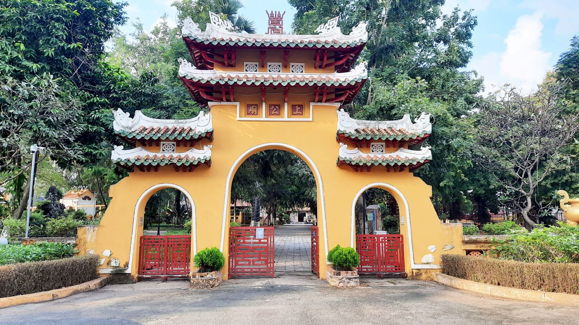 Lăng Ông Bà Chiểu - Chùa cầu duyên nổi tiếng tại Tp. Hồ Chí Minh 
