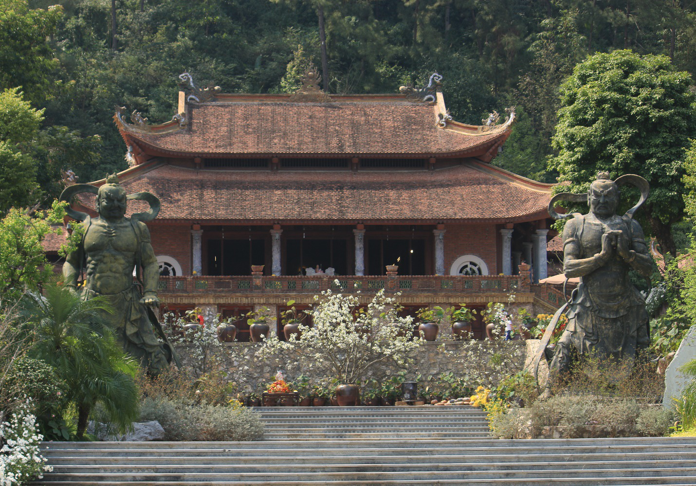 Hà Nam có rất nhiều ngôi đền linh thiêng