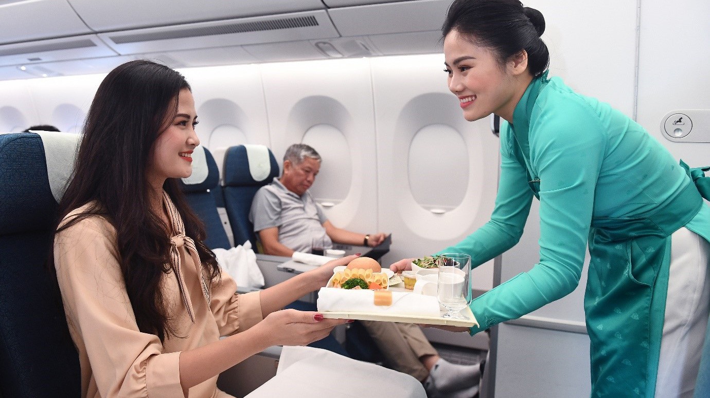 Sử dụng vé máy bay hạng phổ thông đặc biệt, hành khách sẽ được sử dụng dịch vụ cao cấp