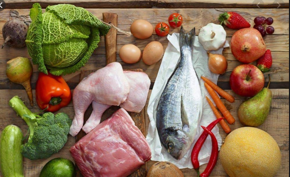 Các loại thực phẩm tươi sống như hải sản, thịt, rau củ quả sống và thực phẩm có mùi hôi bạn sẽ không được mang lên máy bay